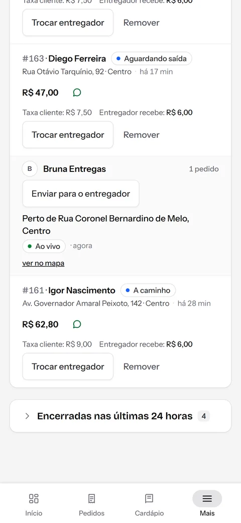 A tela de entregas: escolher quem leva o pedido, entregadores ao vivo e paradas.