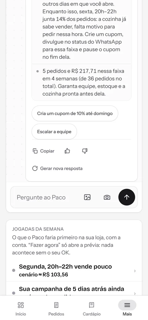 O Paco responde a pergunta do dono com os números da loja: o horário de pico e uma sugestão de cupom.
